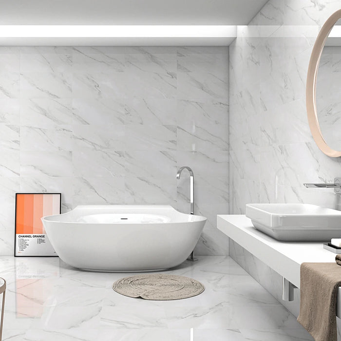 Contemporary bathroom with Agora Blanco wall tiles, creating a fresh and airy atmosphere.