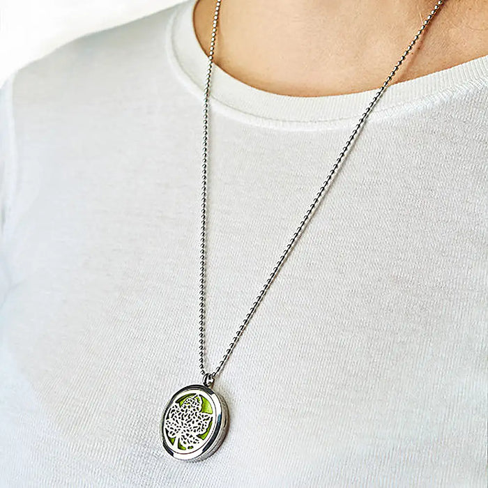 Angel Wings 30mm stainless steel aromatherapy diffuser necklace with essential oil locket and colour pads