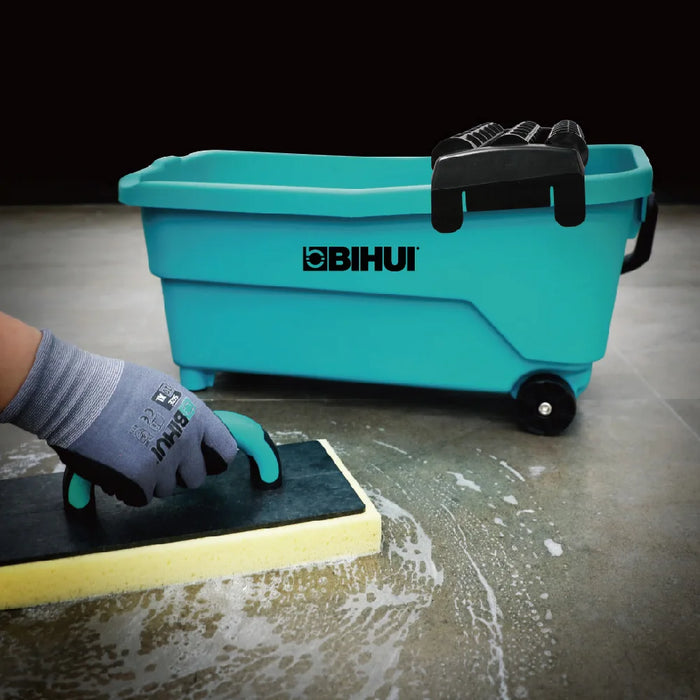 Complete Bihui 19L Washy Set displayed fully assembled with accessories beside the bucket, ready for tile work.