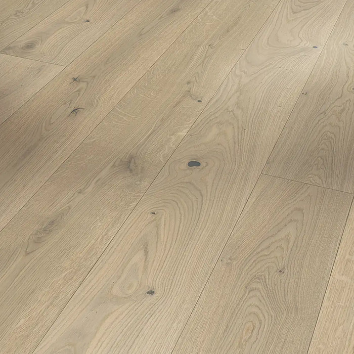 Close-up of Soave White planks showing light oak tones with a gentle whitewashed grain and smooth finish.