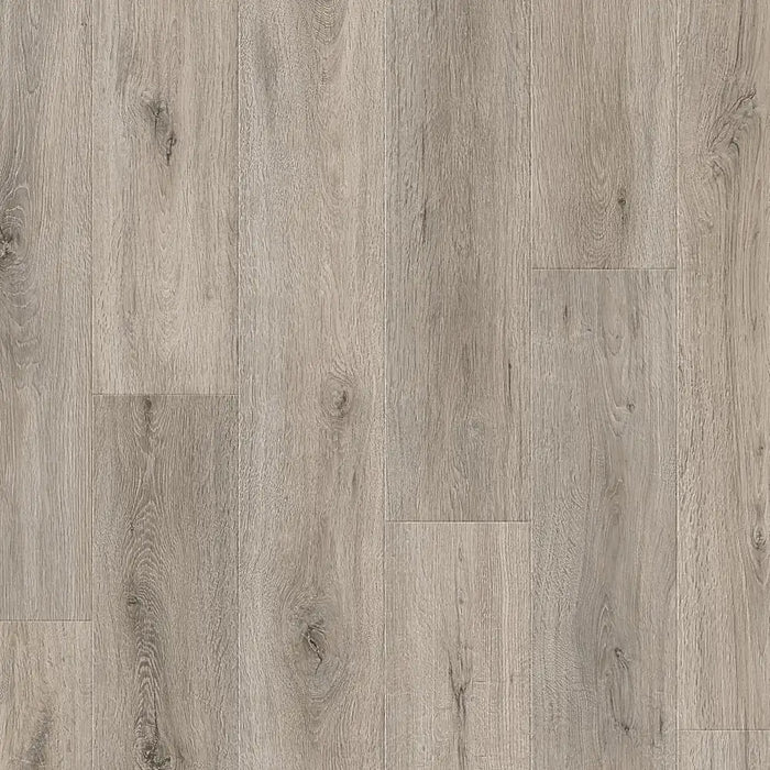 Close-up of Drammen Dartmoor plank showing warm oak colouring, natural grain texture, and subtle bevel detail.