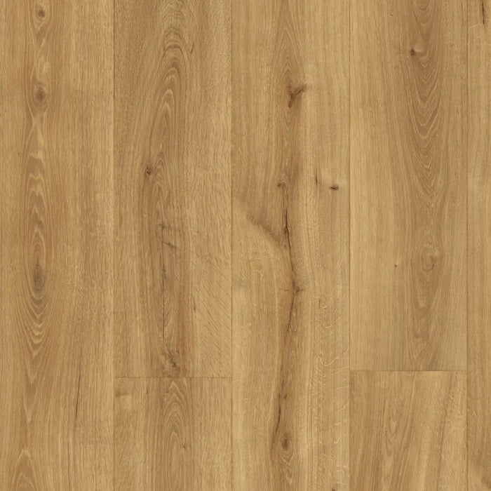 Close-up of Quick-Step Majestic Desert Oak Warm Natural laminate flooring, highlighting intense golden oak grain and silk matt texture.