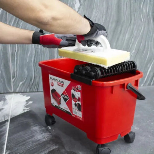 Rubiclean Triple SuperPro Washboy with three spiral wringing rollers, removable draining grate, and four wheels for effective tile cleaning and easy transport.