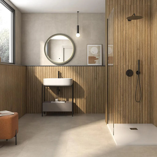 Modern bathroom featuring RLV Viggo Arce 60x120 wood-effect porcelain wall tile with warm oak finish and matt texture