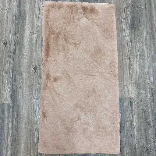 Irresistibly tactile faux sheepskin pink rug