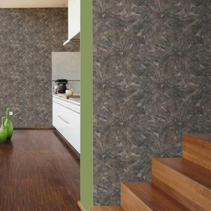 Kitchen with an anthracite and beige botanical style wallpaper
