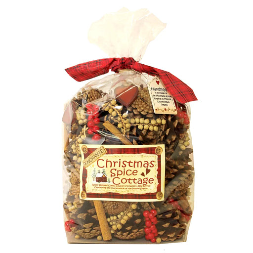 Richly scented cones, country cinnamon and red berries, capturing the true essence of the festive season. All in a clear bag tied with a tartan ribbon