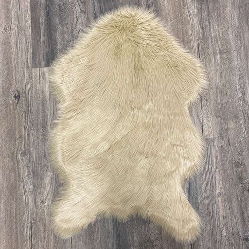Irresistibly tactile faux sheepskin snug rug